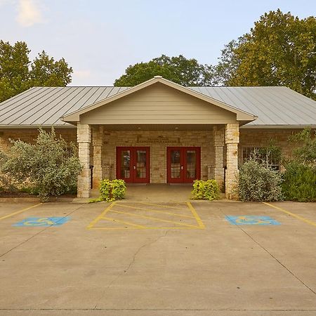 Fredericksburg Inn And Suites Екстериор снимка