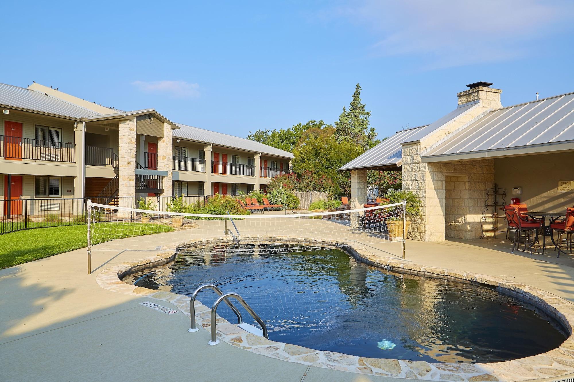 Fredericksburg Inn And Suites Екстериор снимка