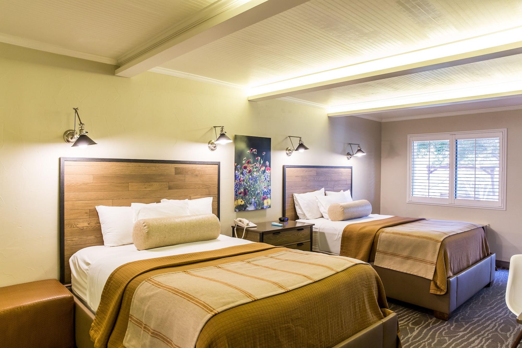 Fredericksburg Inn And Suites Екстериор снимка