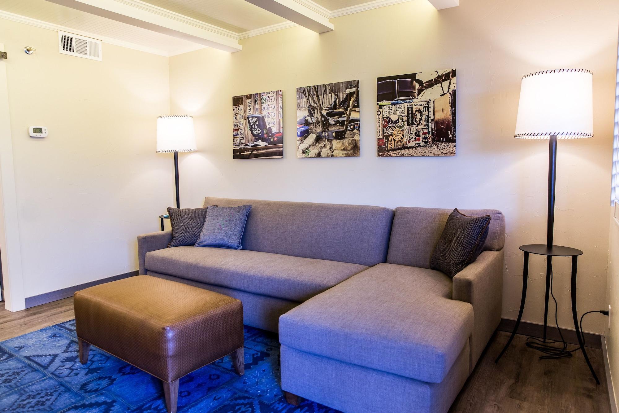 Fredericksburg Inn And Suites Екстериор снимка