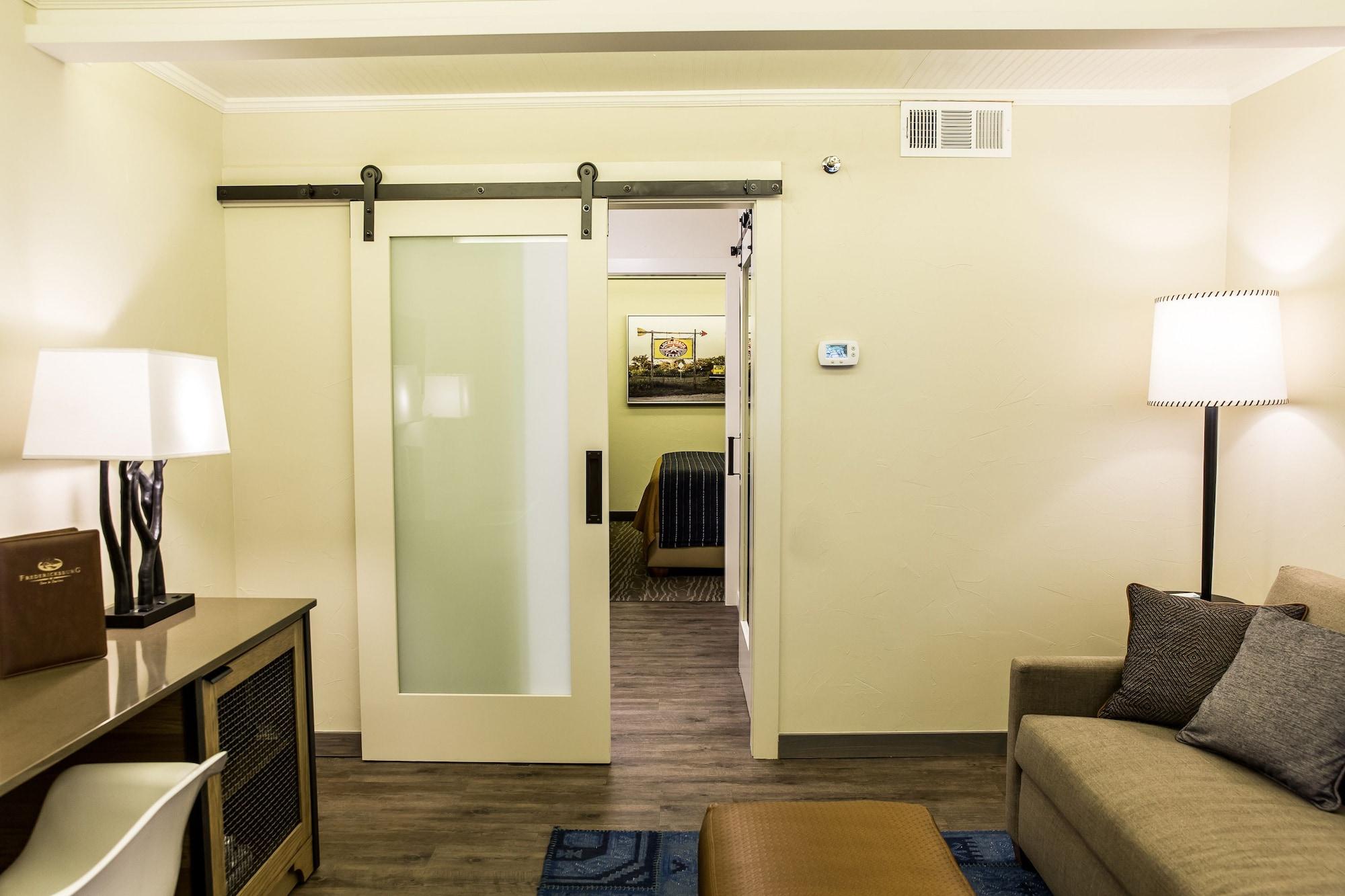 Fredericksburg Inn And Suites Екстериор снимка